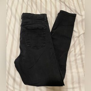 black, high waist, ripped knee, super stretch skinny jeans women’s size 6.